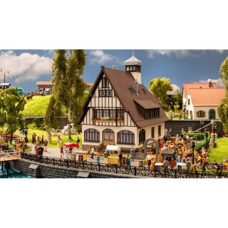 NOCH 66401 Wirtshaus mit Biergarten 18,9x17,2cm Spur H0