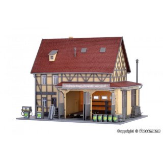 Vollmer 43682 H0 Landmaschinen-Reparaturwerkstatt mit LED-Beleuchtung, Funktionsbausatz