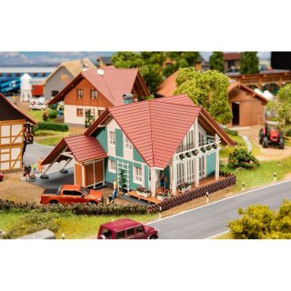 Faller 191815 Wohnhaus mit Carport Spur H0