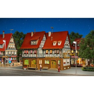 Vollmer 43637 H0 Gasthof zur Post mit LED-Beleuchtung, Funktionsbausatz